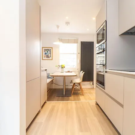 2 Chapel Place *