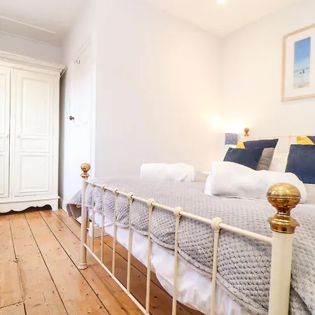 2 Chapel Place Mousehole