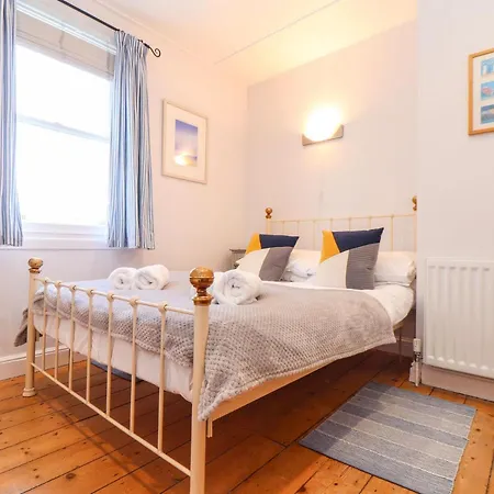2 Chapel Place